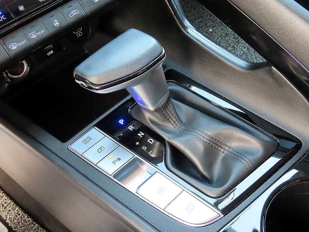 HYUNDAI Avante - Vista 12
