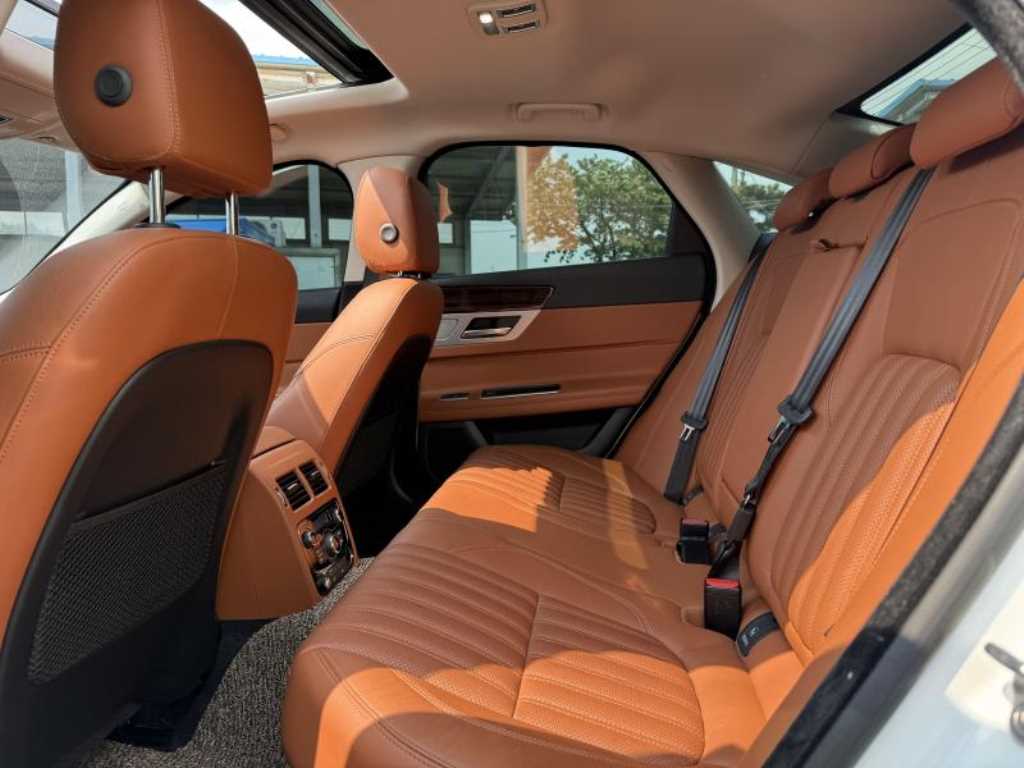 Jaguar XF - Vista 7
