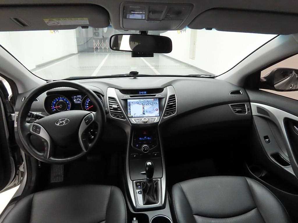 HYUNDAI Avante - Vista 6