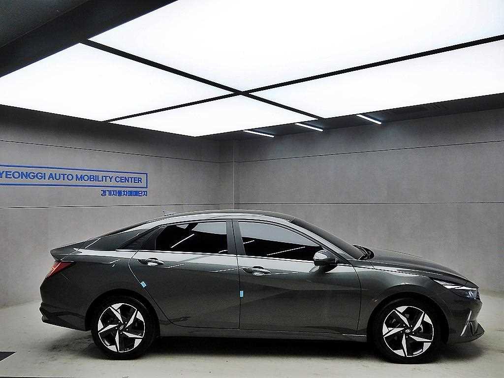 HYUNDAI Avante - Vista 2