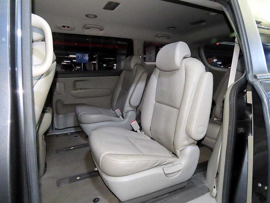 KIA Carnival - Vista 7