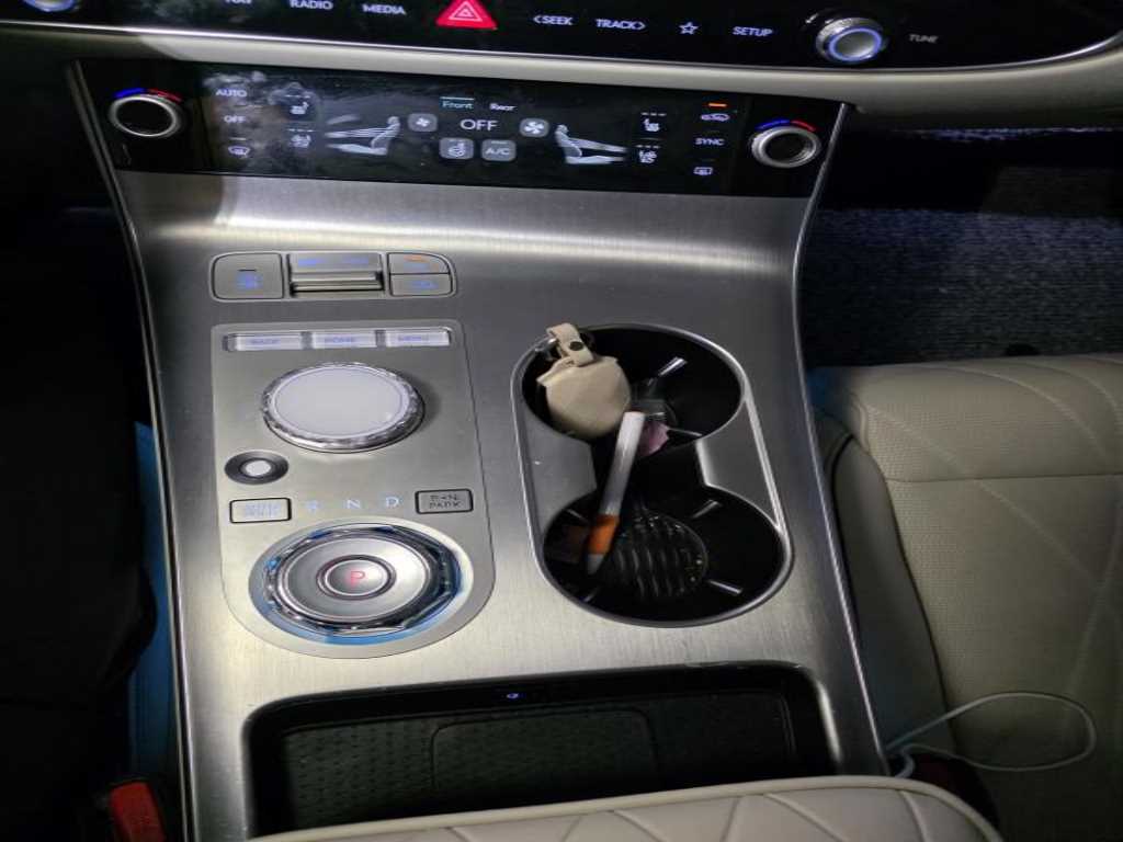 Genesis GV70 - Vista 7