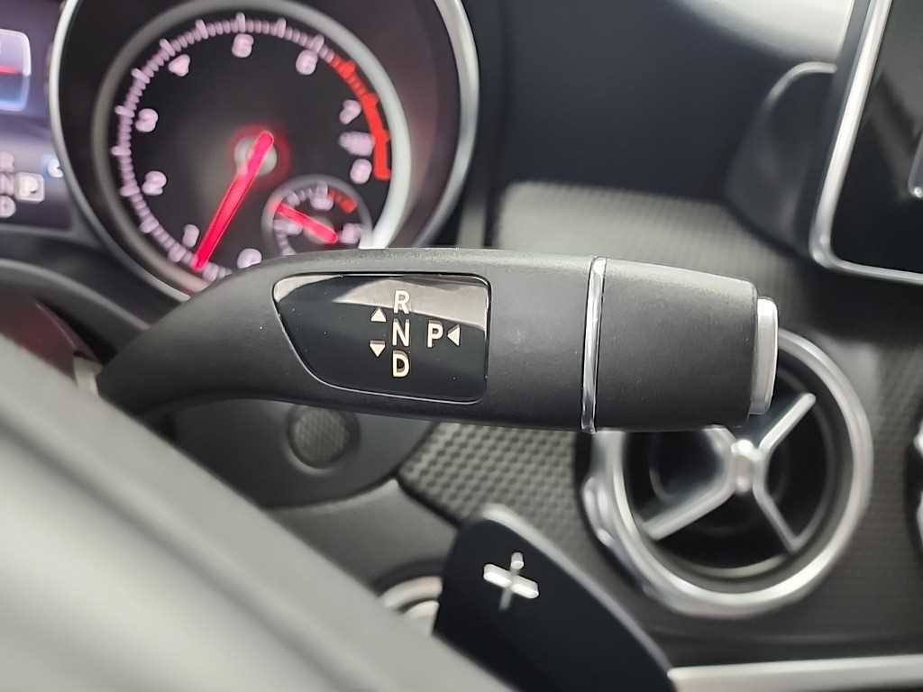 Mercedes Benz GLA Class - Vista 8