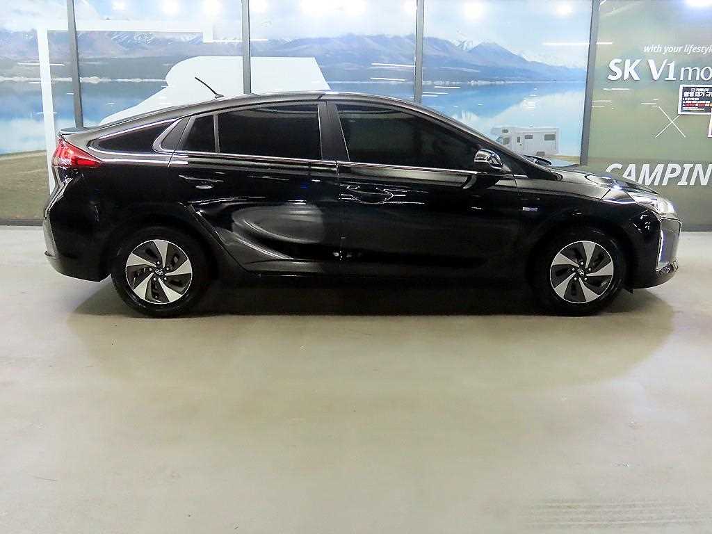 HYUNDAI Ioniq - Vista 3