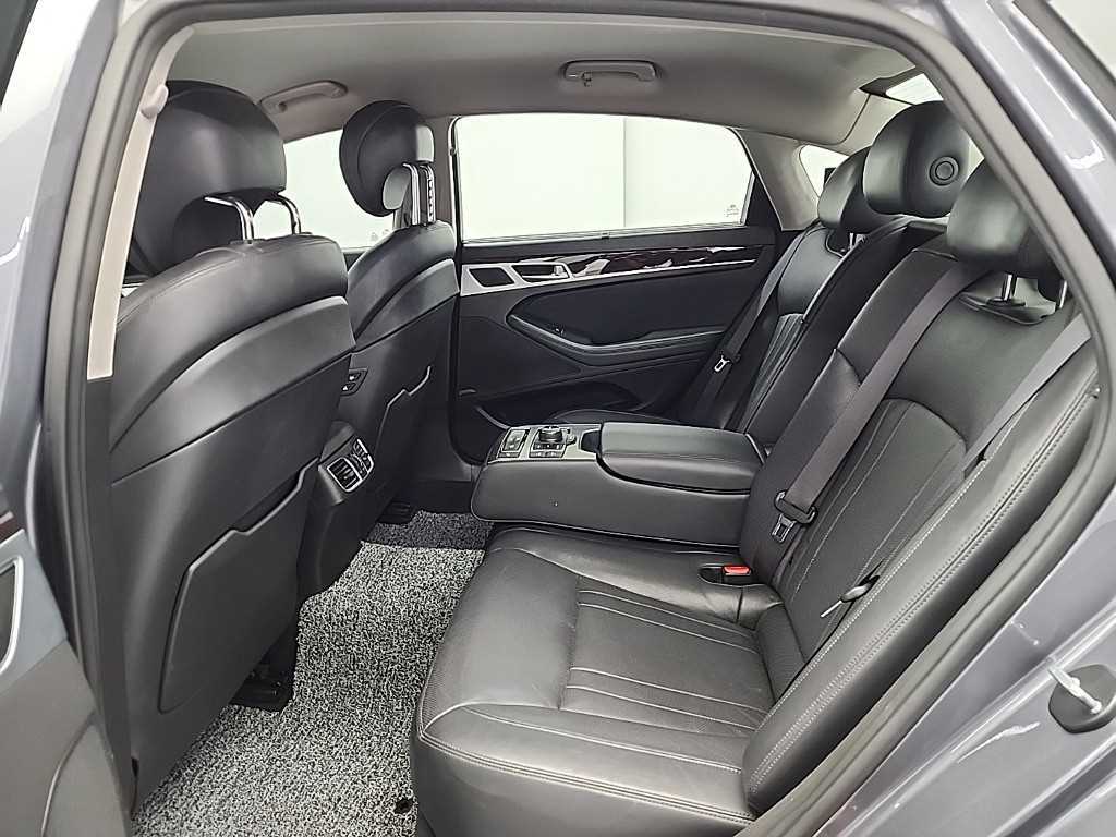HYUNDAI Genesis - Vista 12