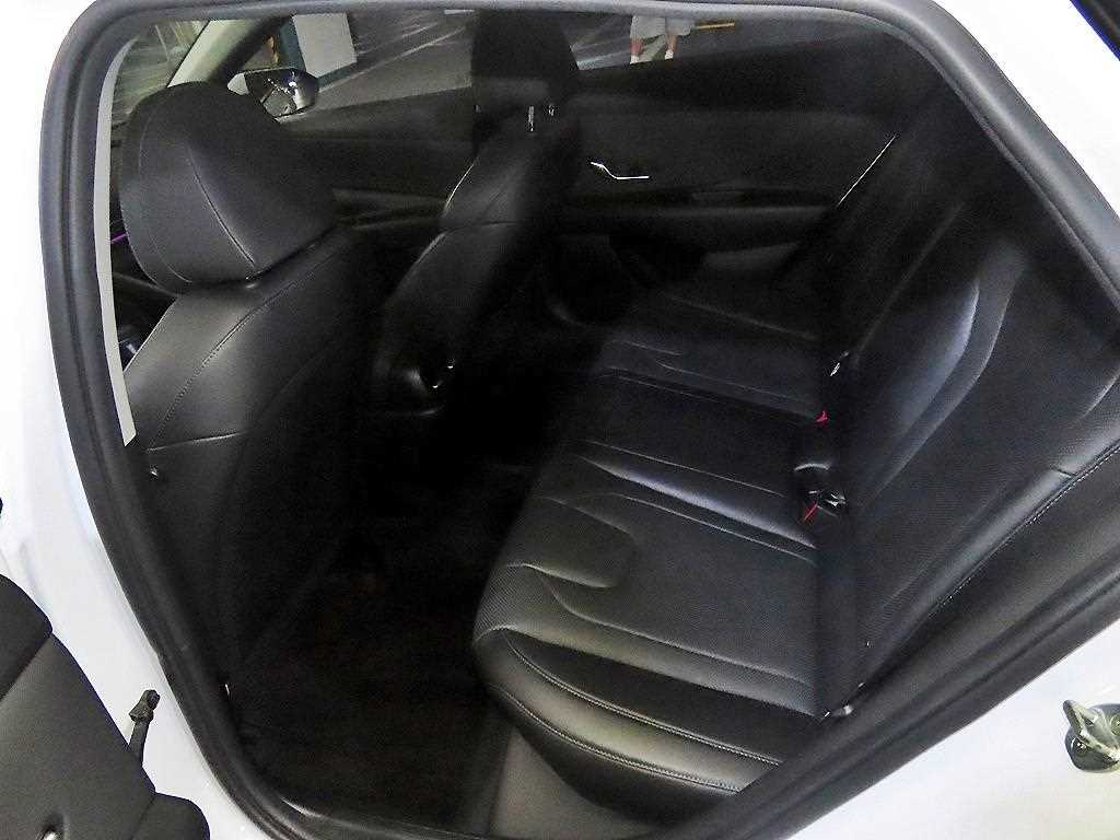 HYUNDAI Avante - Vista 7