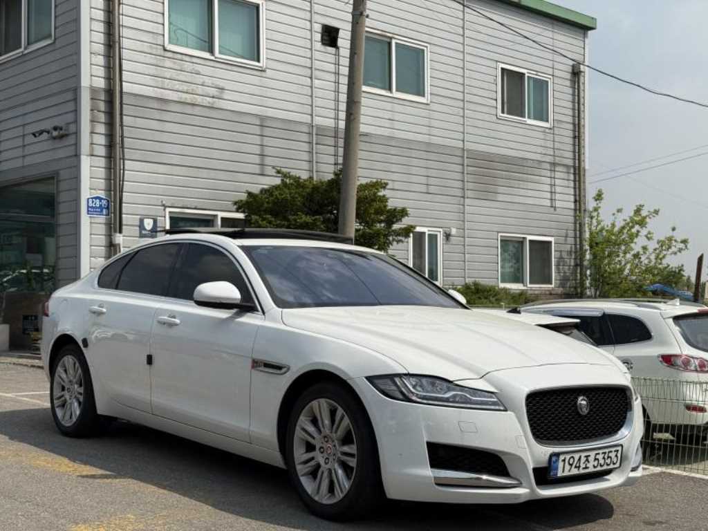 Jaguar XF - Vista 2