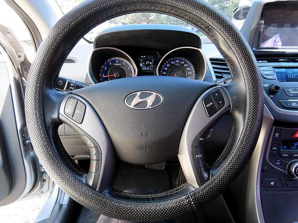 HYUNDAI Avante - Vista 8