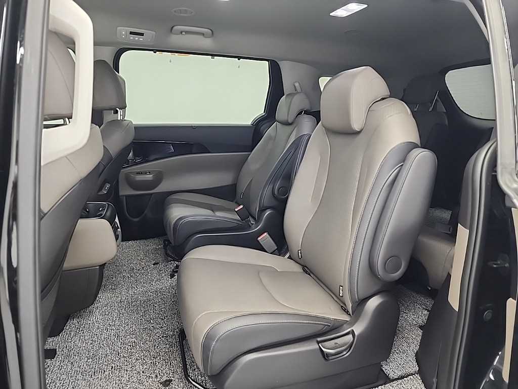 KIA Carnival - Vista 12