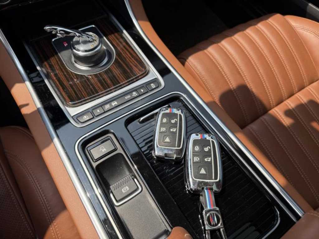 Jaguar XF - Vista 11
