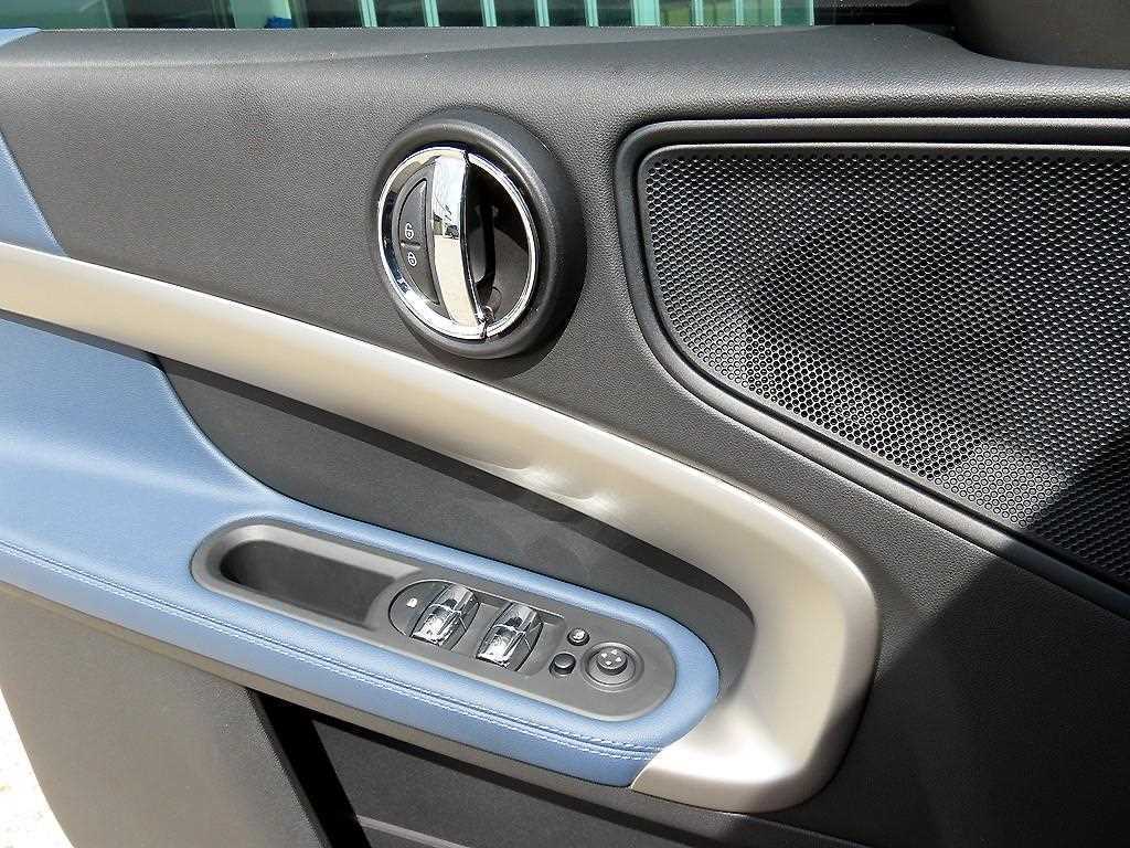 Mini Countryman - Vista 12