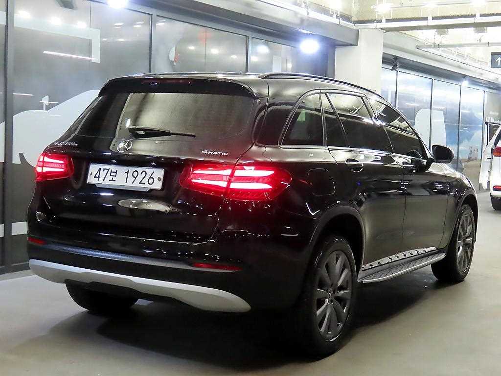 Mercedes Benz GLC Class - Vista 4