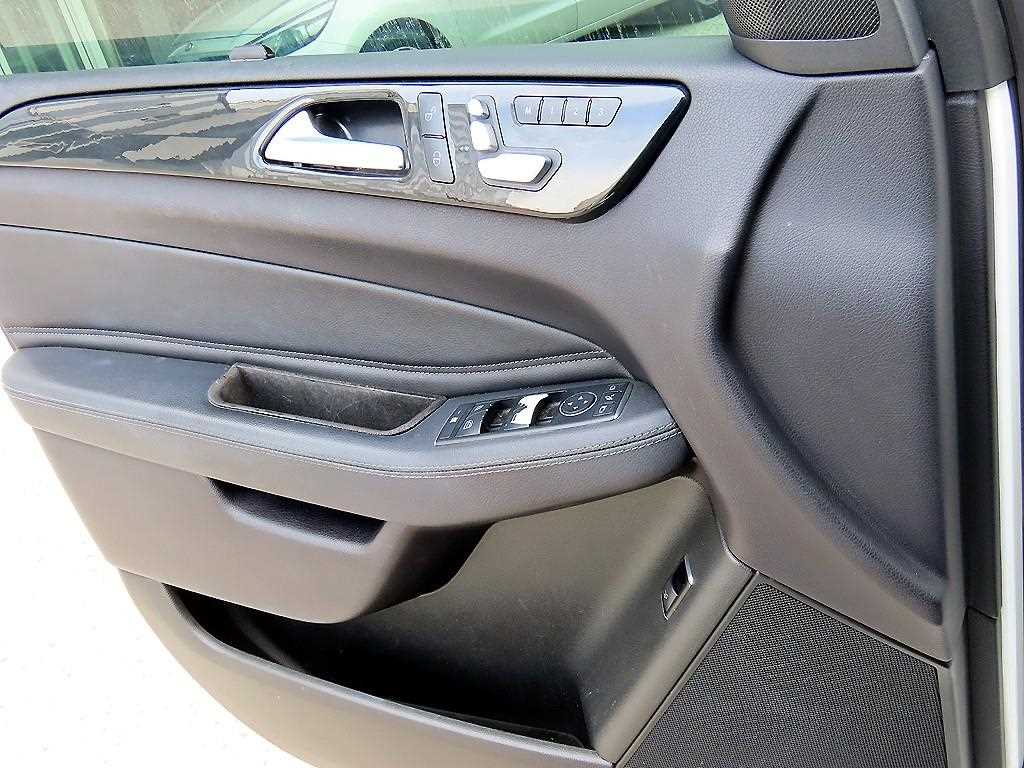 Mercedes Benz GLE Class - Vista 12