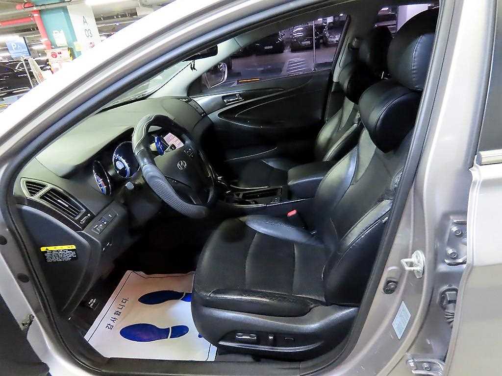 HYUNDAI Sonata - Vista 6