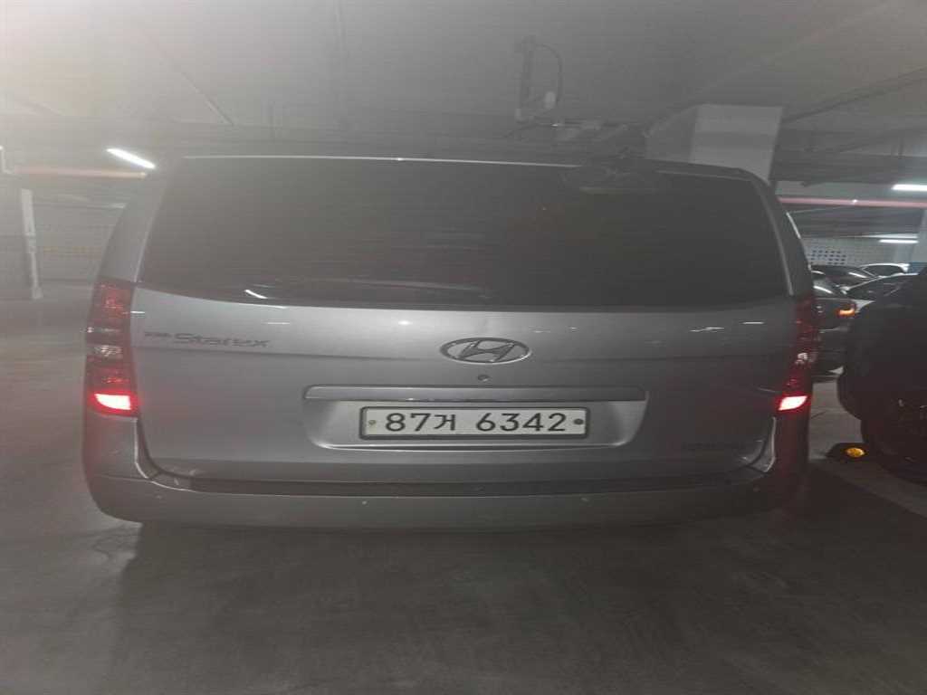 HYUNDAI Starex - Vista 2