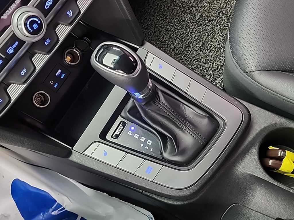 HYUNDAI Avante - Vista 8