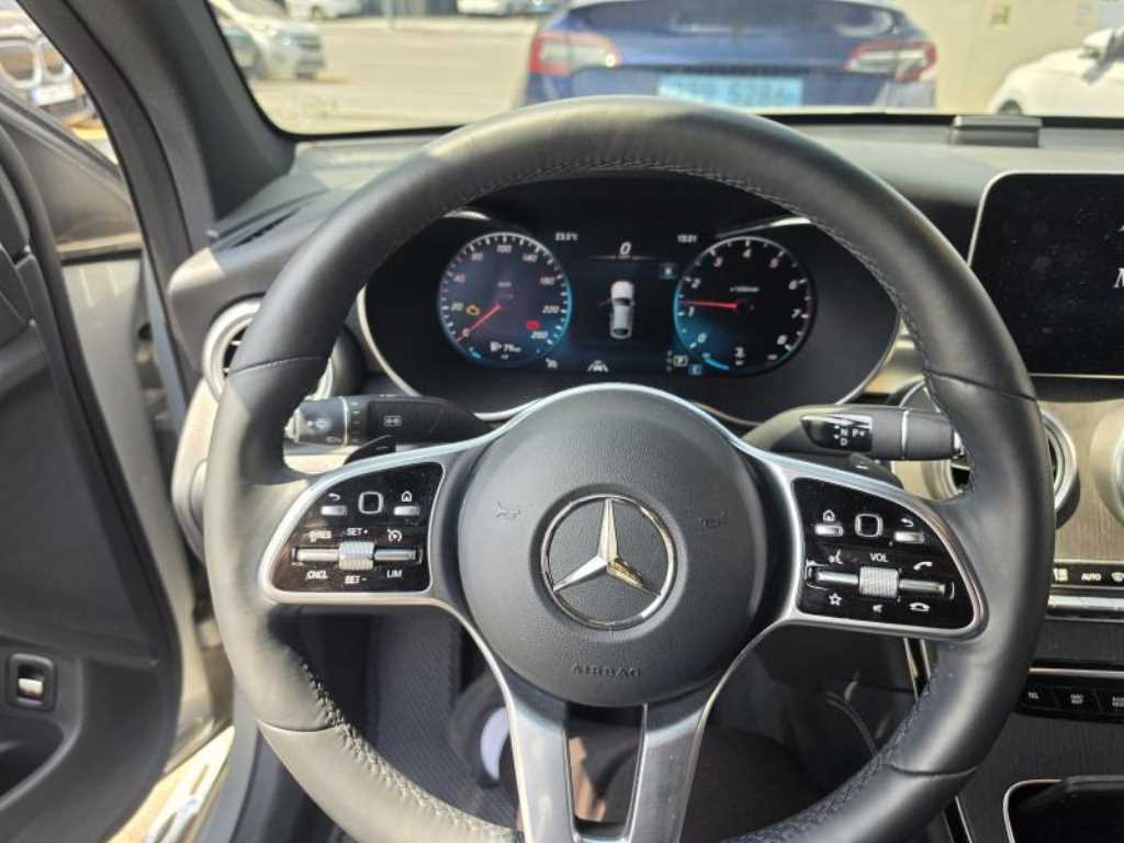 Mercedes Benz GLC Class - Vista 9