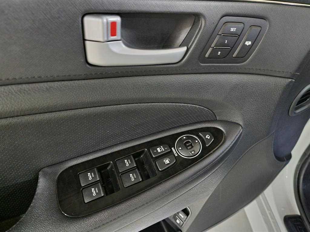 HYUNDAI Genesis - Vista 11