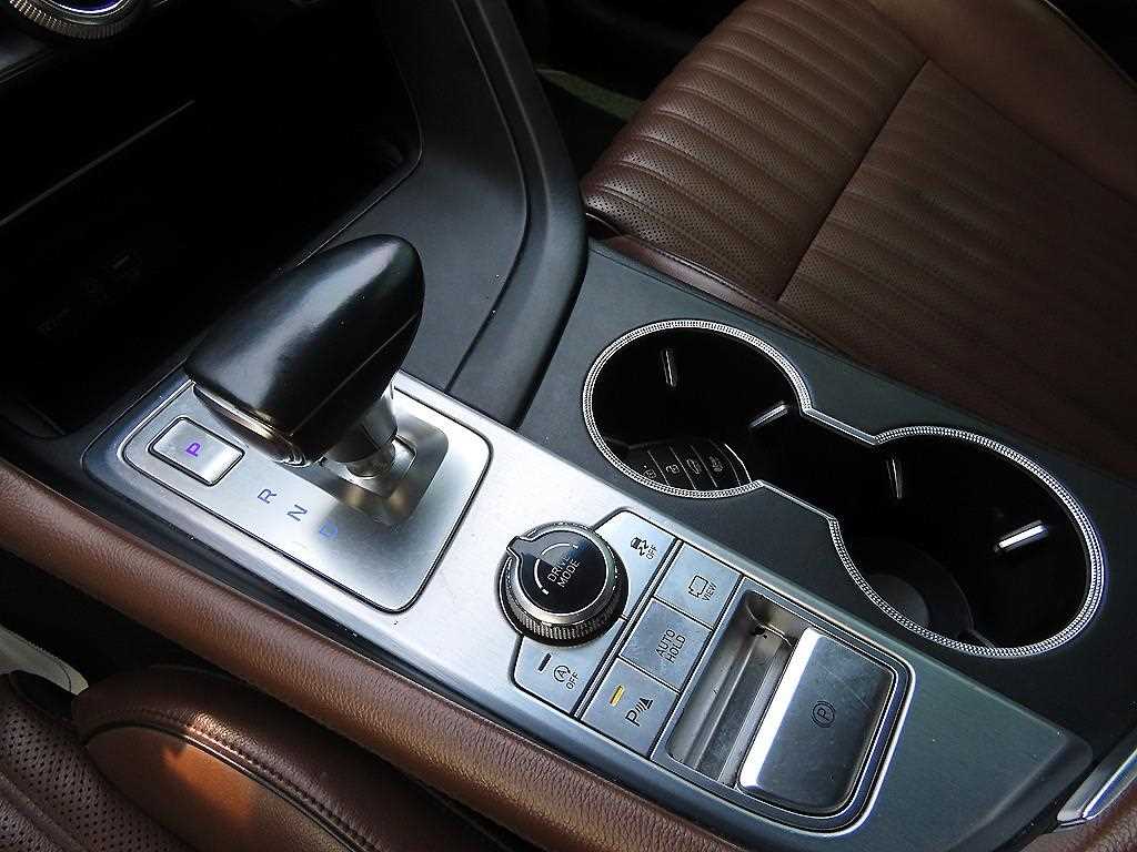 Genesis G70 - Vista 10