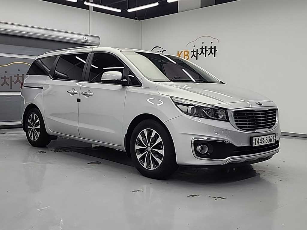 KIA Carnival - Vista 4