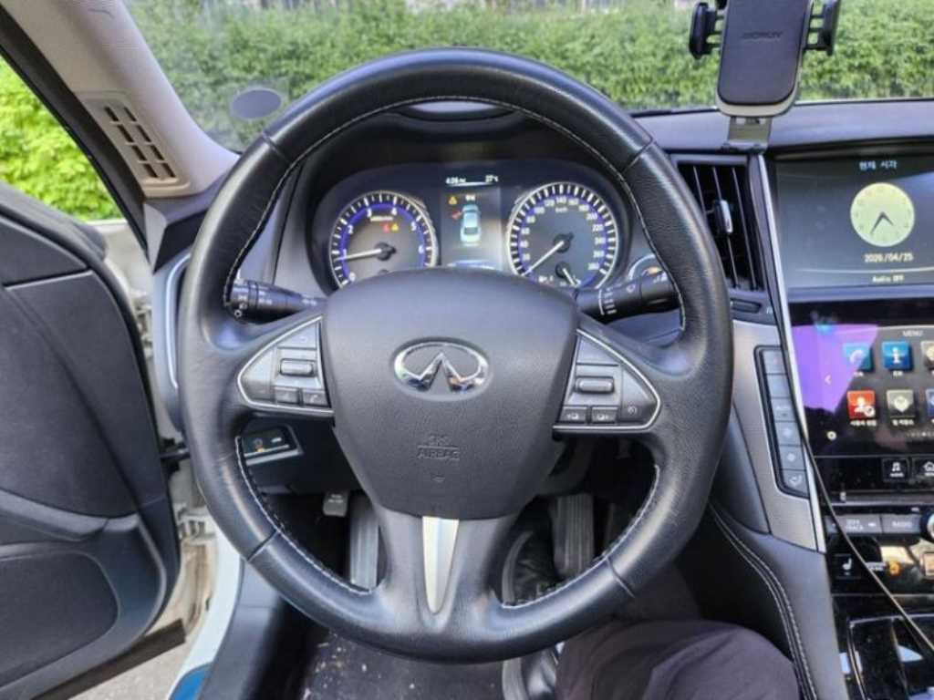 Infiniti Q - Vista 8