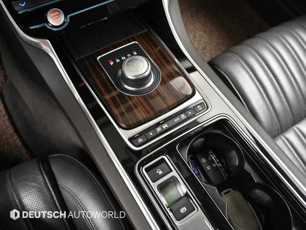 Jaguar XF - Vista 9