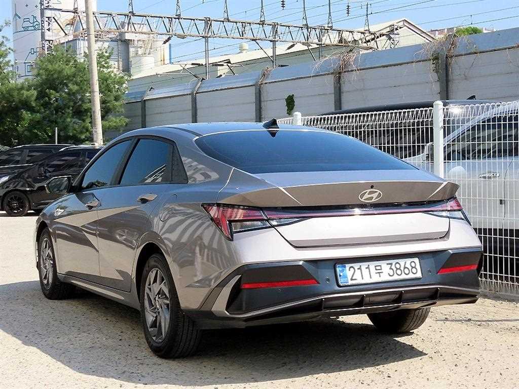 HYUNDAI Avante - Vista 3