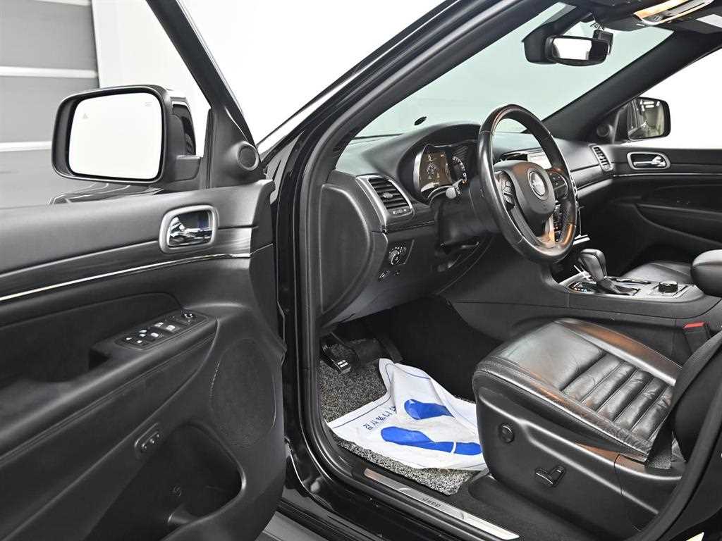 Jeep Cherokee - Vista 11
