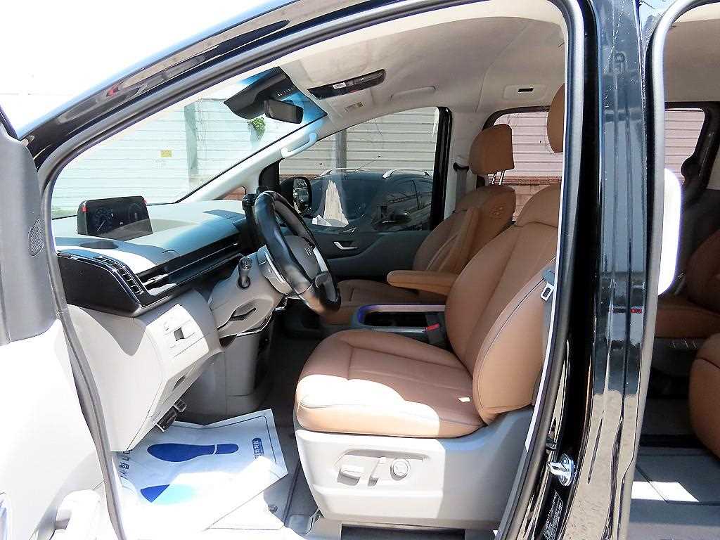 HYUNDAI Staria - Vista 5