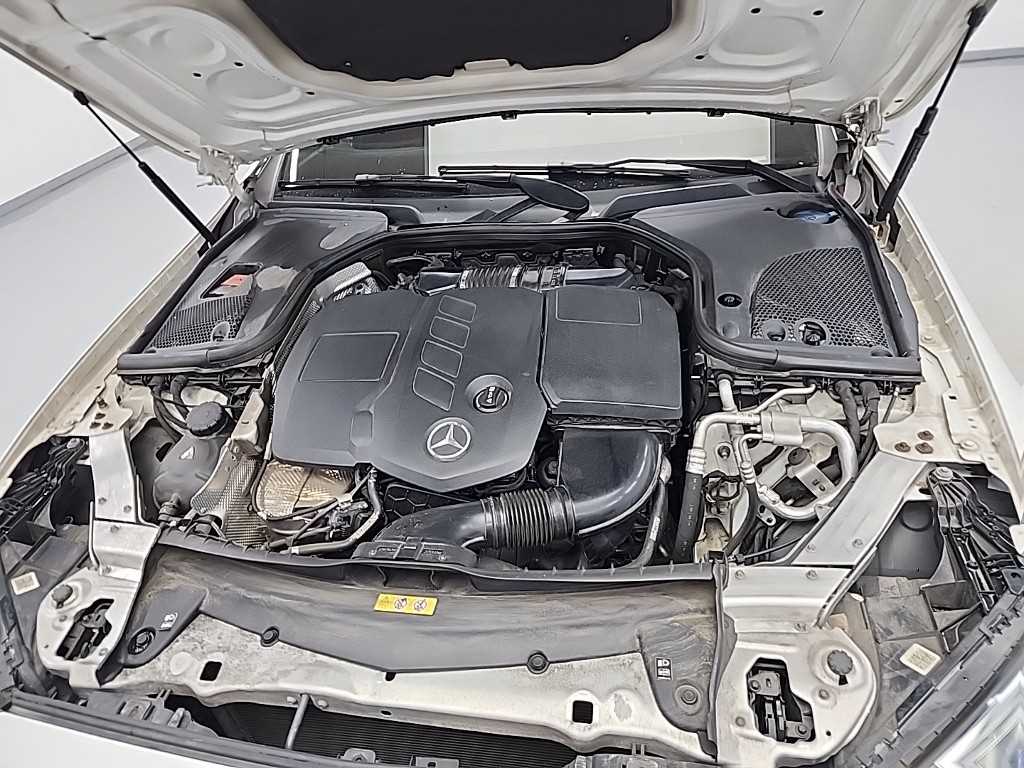 Mercedes Benz E class - Vista 5