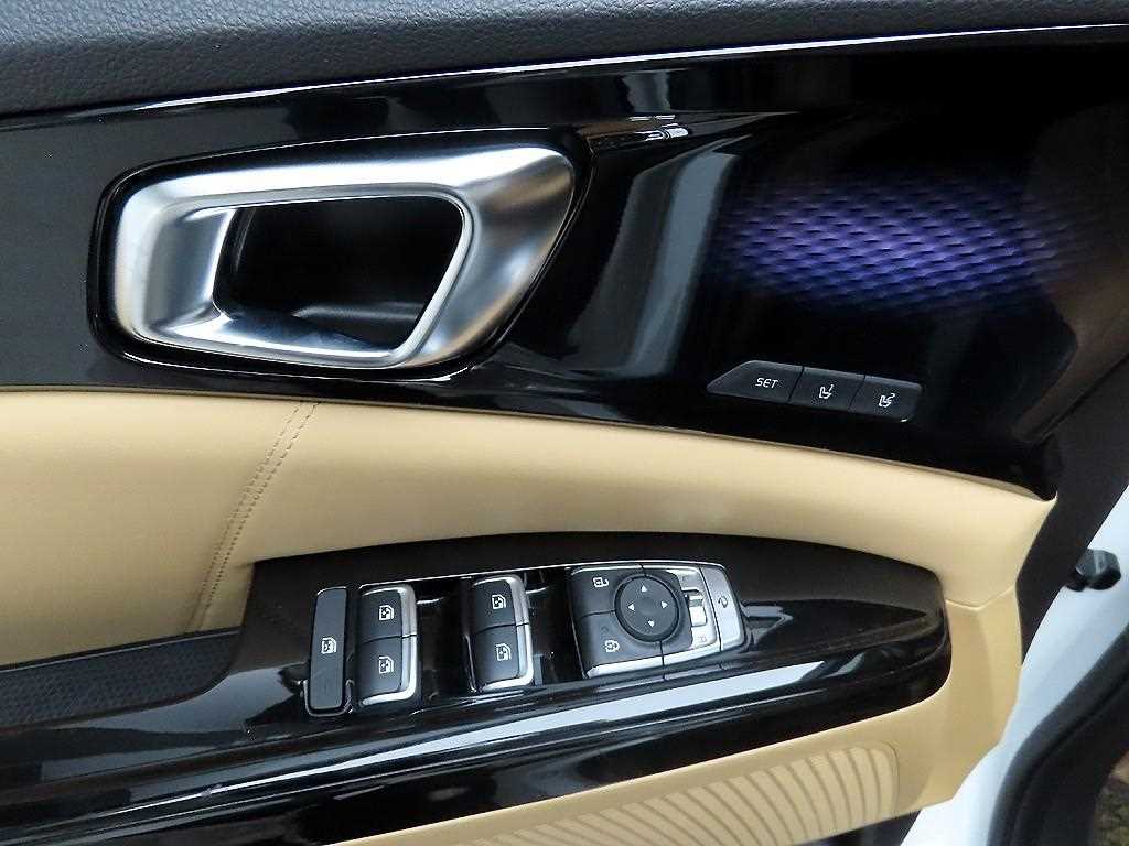 KIA Carnival - Vista 11
