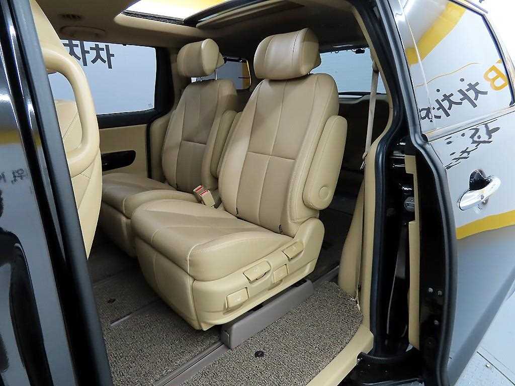 KIA Carnival - Vista 6