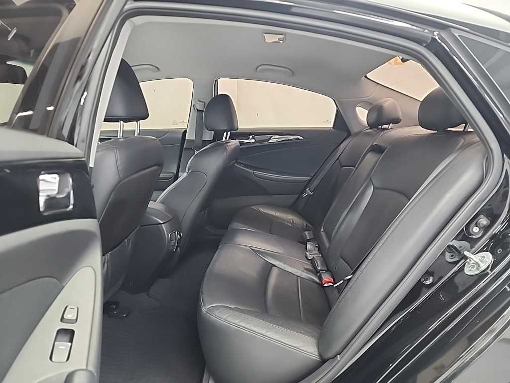 HYUNDAI Sonata - Vista 12
