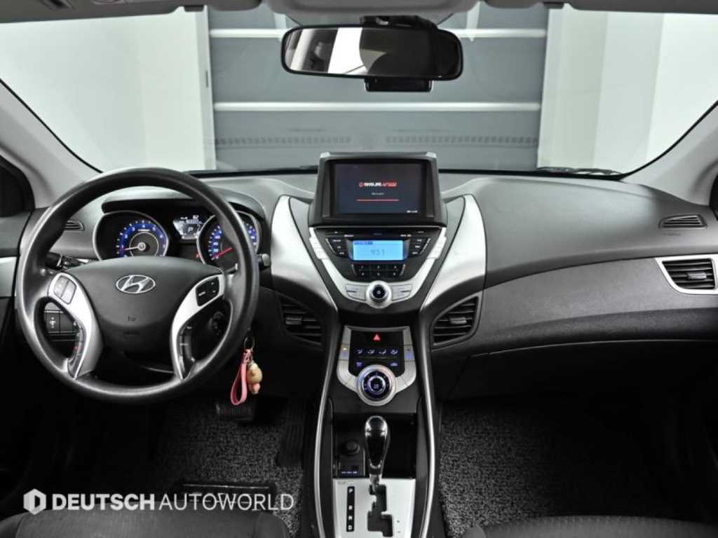 HYUNDAI Avante - Vista 7