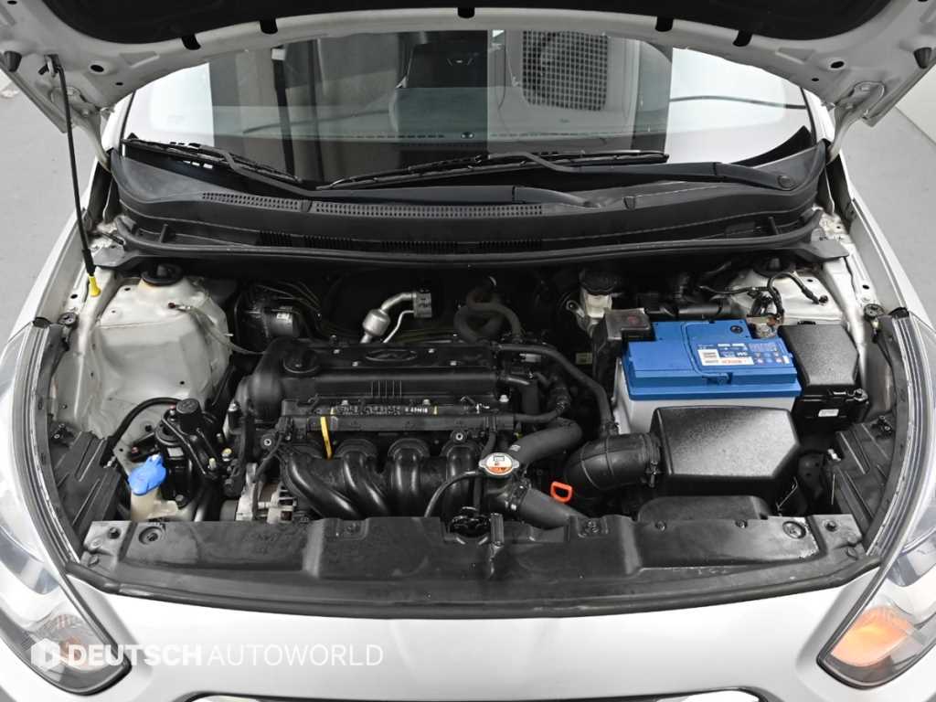 HYUNDAI Accent - Vista 6