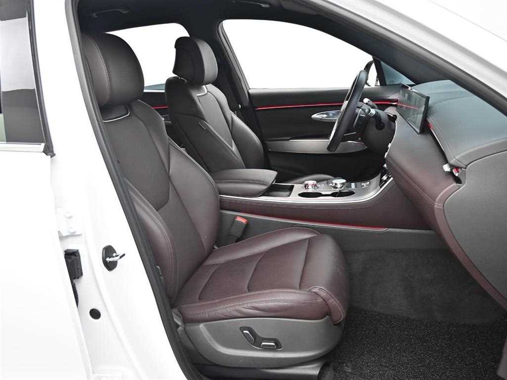Genesis GV70 - Vista 9