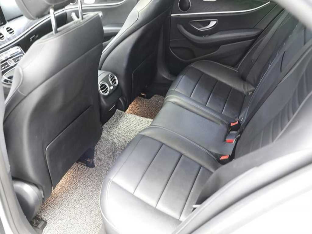 Mercedes Benz E class - Vista 7