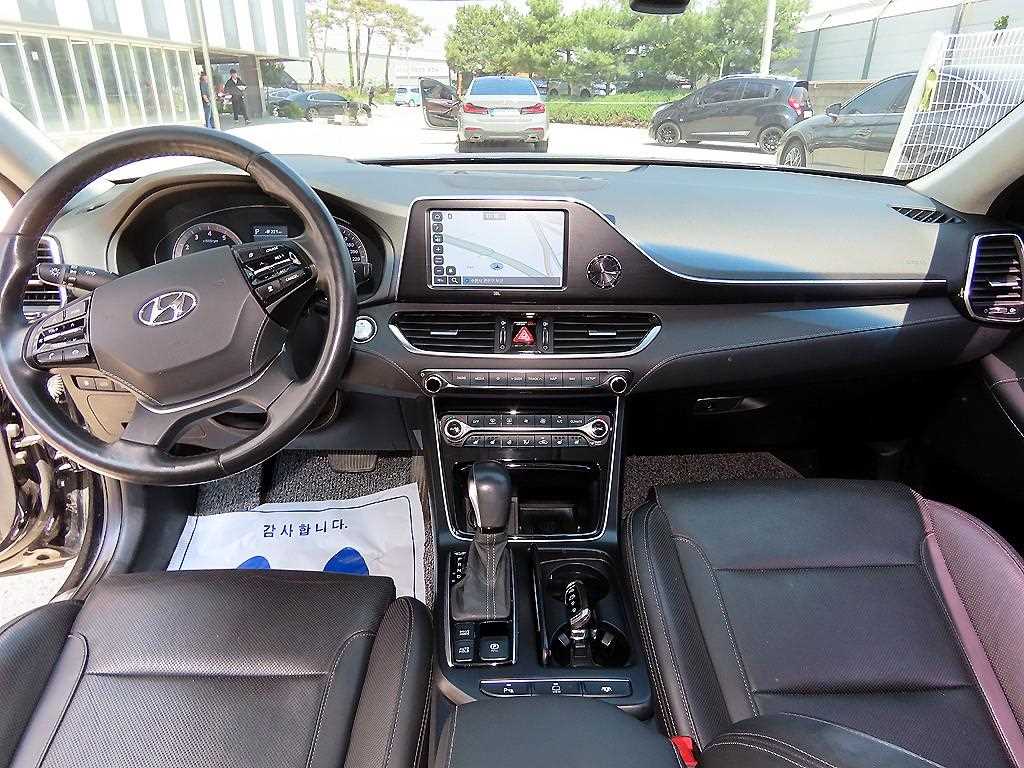 HYUNDAI Grandeur - Vista 7