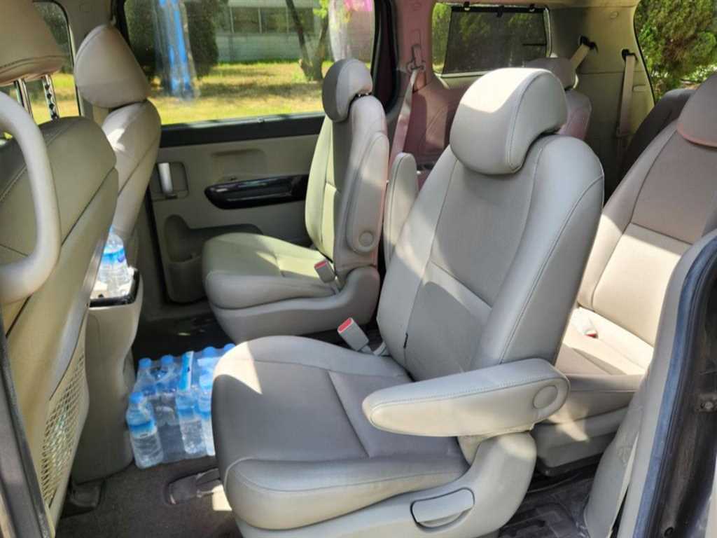 KIA Carnival - Vista 10