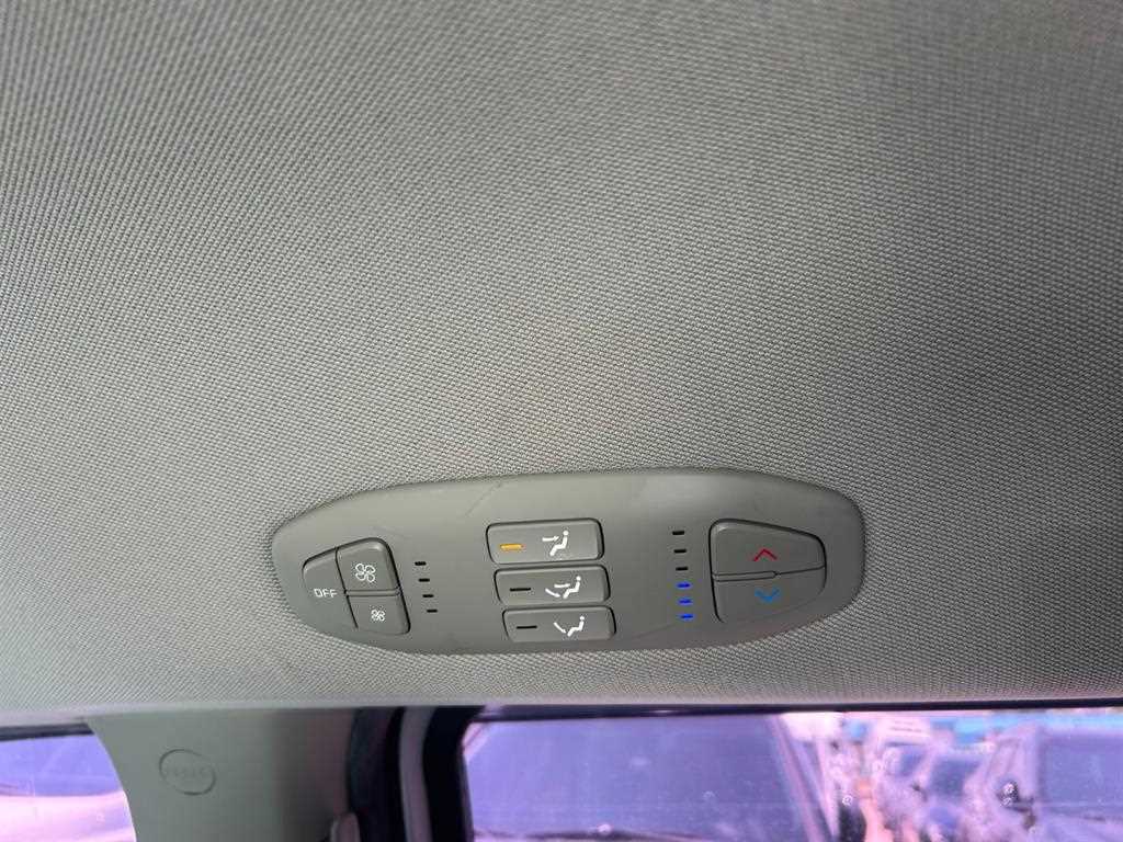 KIA Carnival - Vista 8