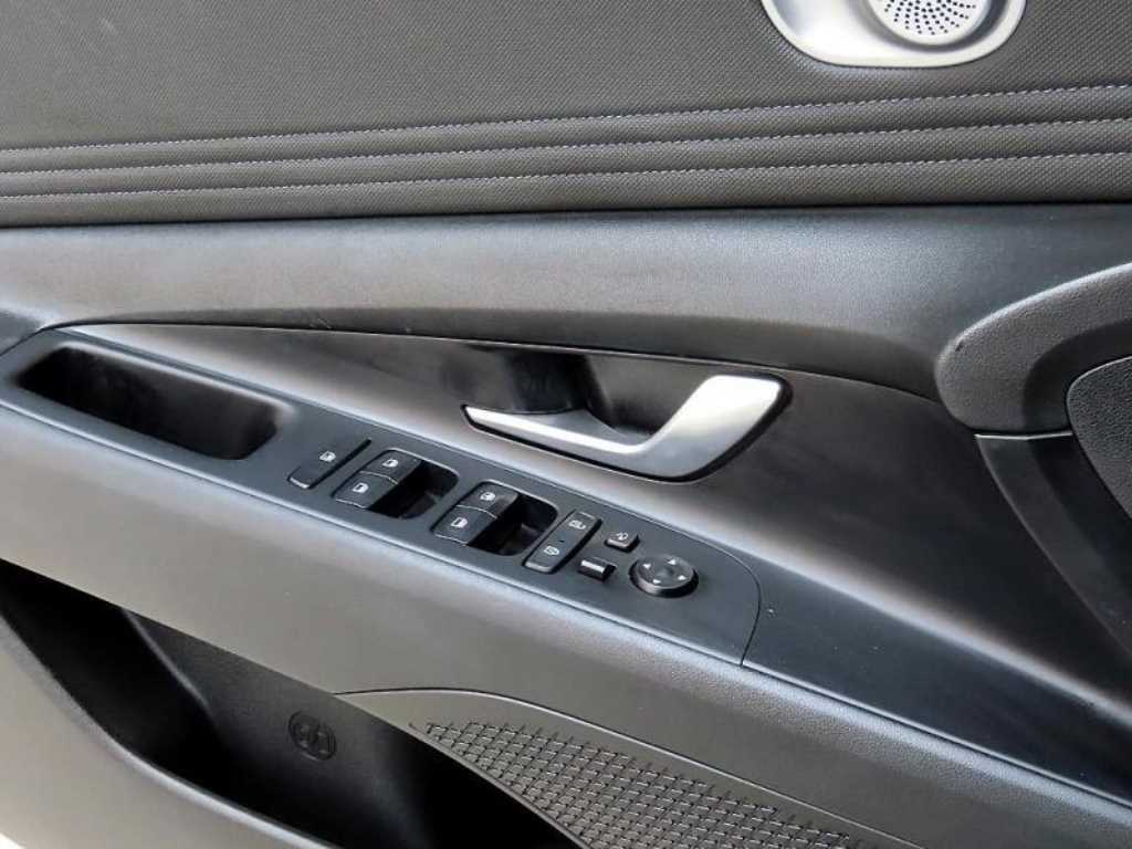HYUNDAI Avante - Vista 11