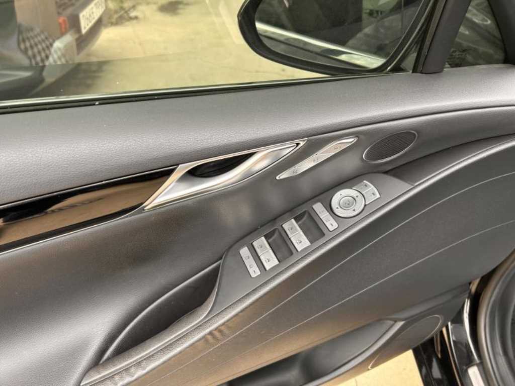 Genesis G80 - Vista 10