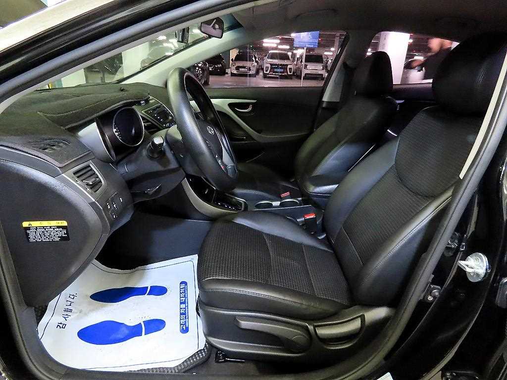 HYUNDAI Avante - Vista 6