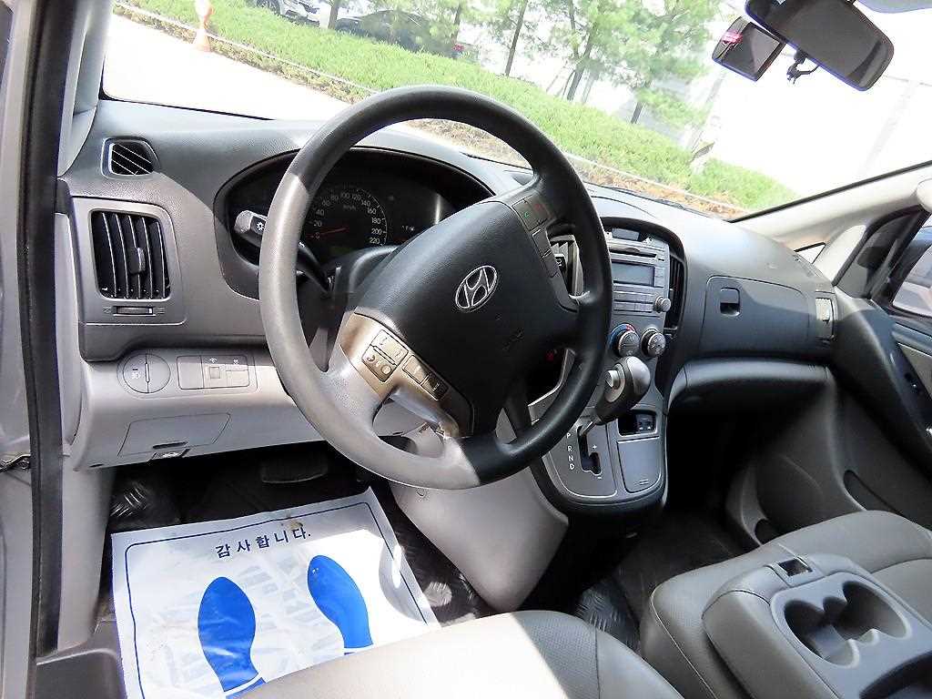 HYUNDAI Starex - Vista 7