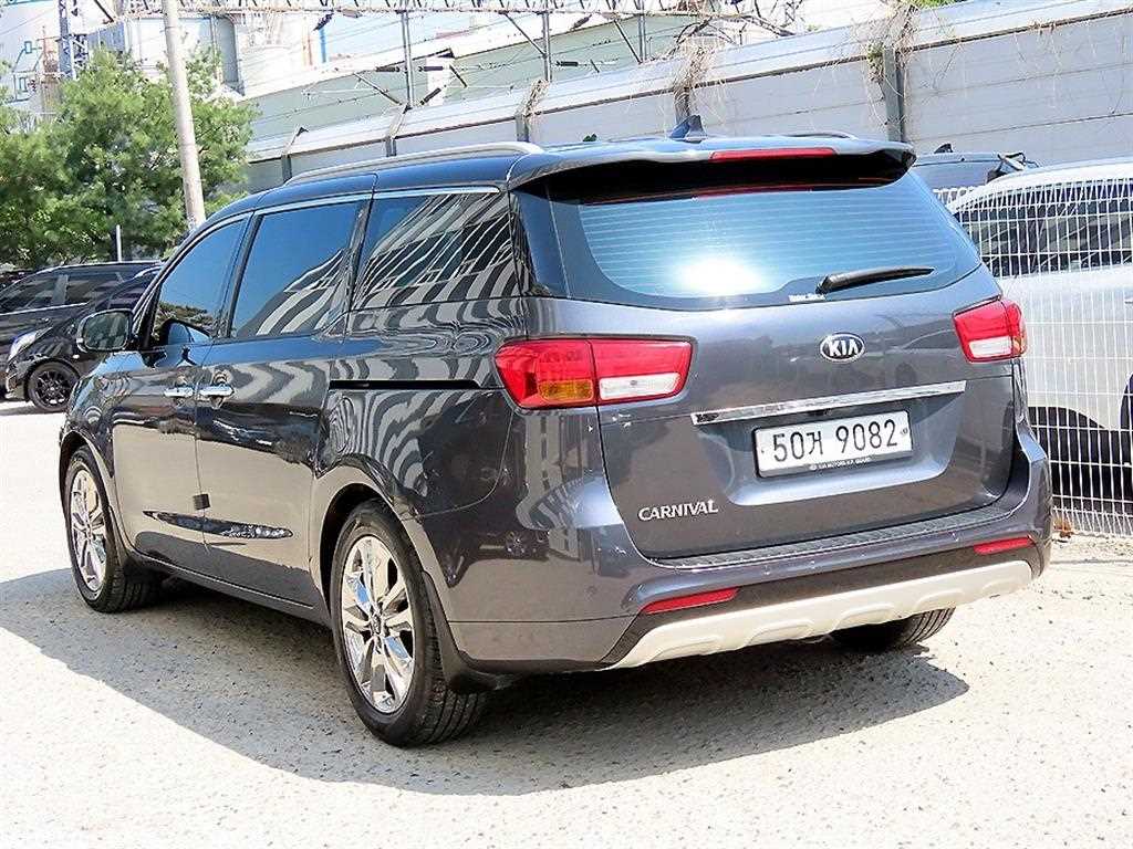 KIA Carnival - Vista 3