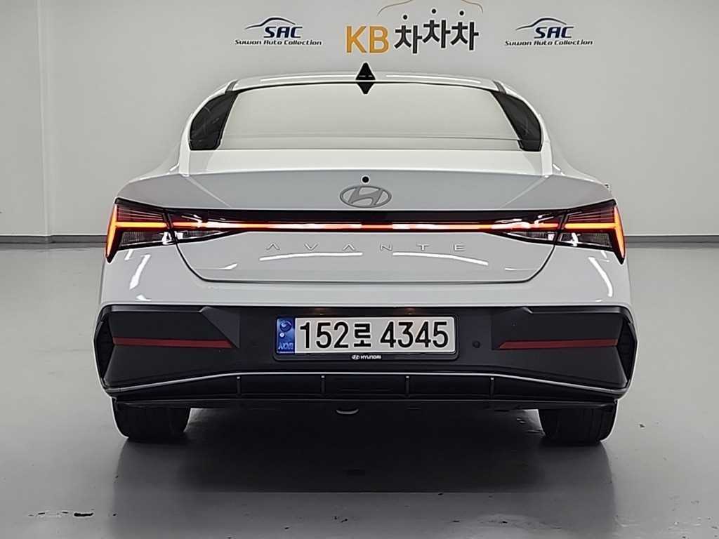 HYUNDAI Avante - Vista 3