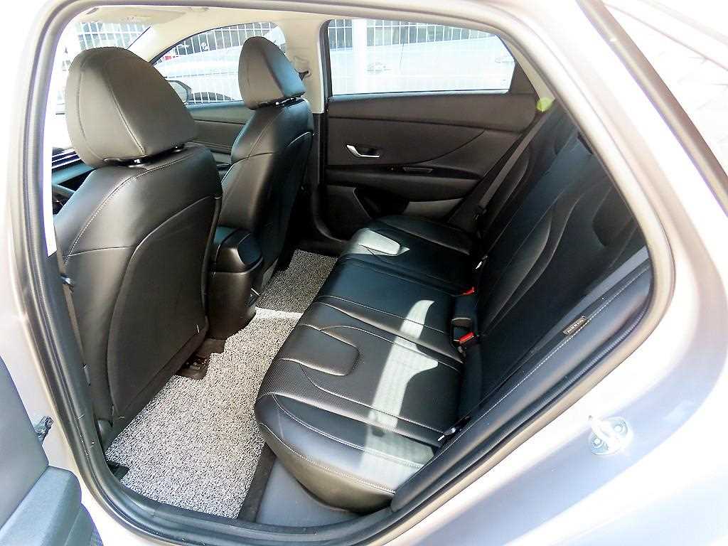 HYUNDAI Avante - Vista 6