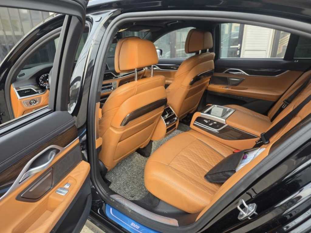 BMW 7 Series - Vista 8
