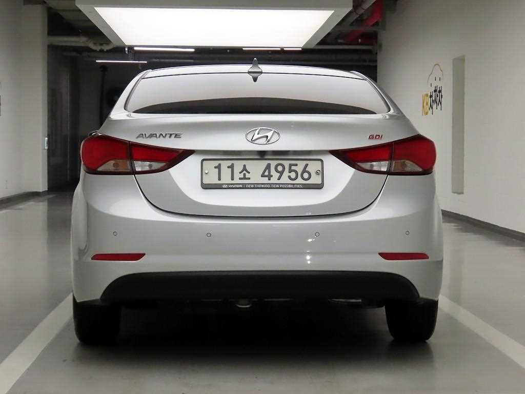 HYUNDAI Avante - Vista 3
