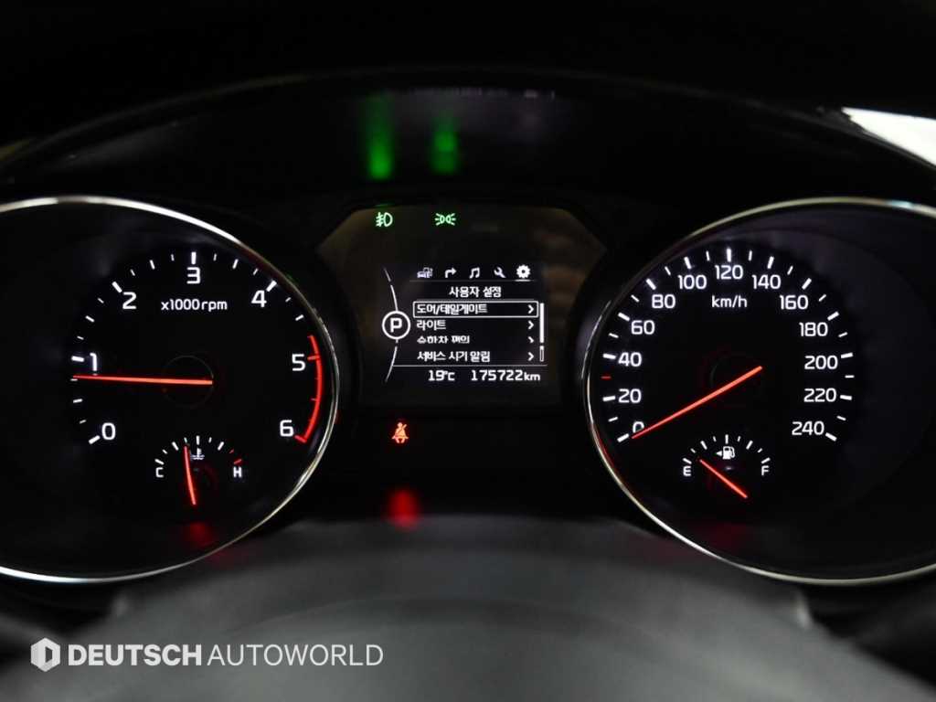 KIA Carnival - Vista 8